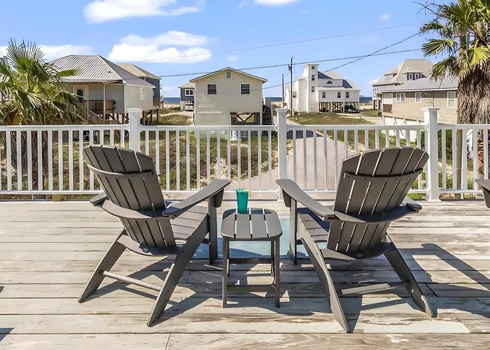 Shore Reflections - Oceanview Escape, Steps To Beach, 2 King Beds & Games! Holiday home *