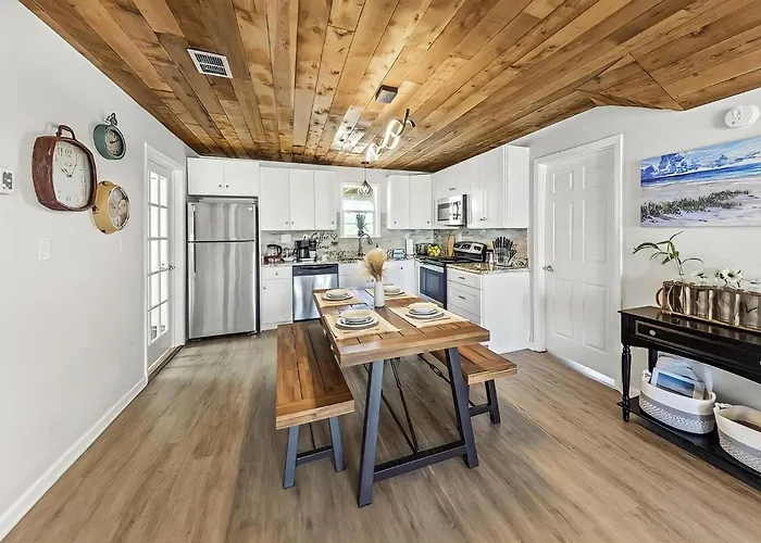 Shore Reflections - Oceanview Escape, Steps To Beach, 2 King Beds & Games! Gulf Shores