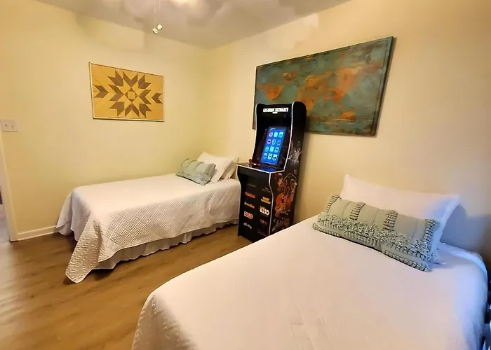 Shore Reflections - Oceanview Escape, Steps To Beach, 2 King Beds & Games!